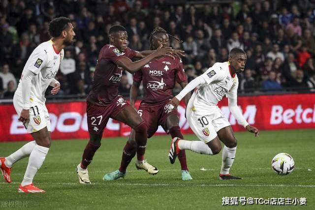 中超最佳阵容：成都铁卫绝平救主 玉昆18岁小将传射4场造4球